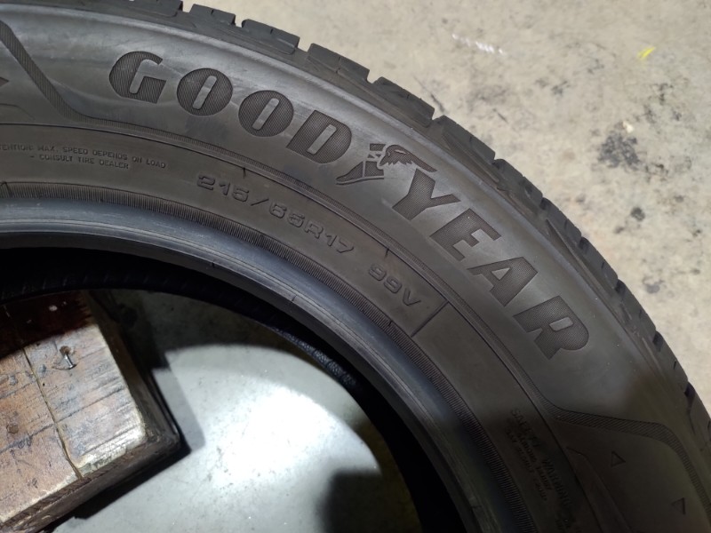 4 Gomme usate 215 65 17 Pneumatici Invernali GOODYEAR 4 Gomme usate 215 65 17 Pneumatici Invernali GOODYEAR