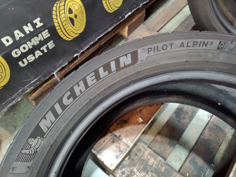 2 Gomme usate 245 40 18 Pneumatici Invernali MICHELIN 2 Gomme usate 245 40 18 Pneumatici Invernali MICHELIN