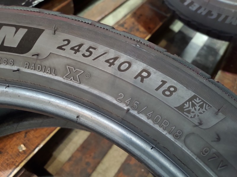 2 Gomme usate 245 40 18 Pneumatici Invernali MICHELIN 2 Gomme usate 245 40 18 Pneumatici Invernali MICHELIN