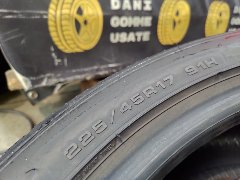 4 Gomme usate 225 45 17 Pneumatici Invernali DUNLOP 4 Gomme usate 225 45 17 Pneumatici Invernali DUNLOP