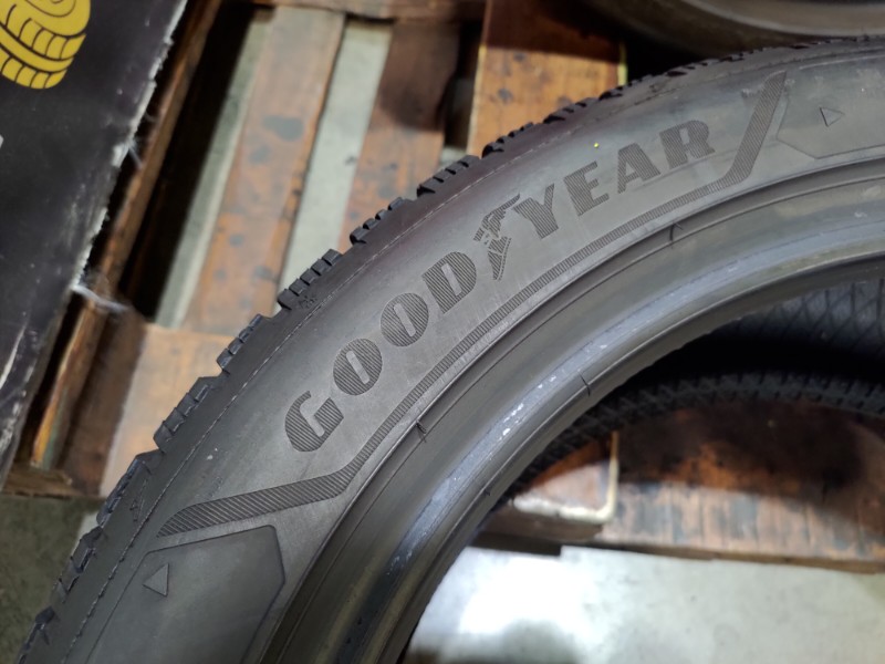 4 Gomme usate 225 45 17 Pneumatici Invernali GOODYEAR 4 Gomme usate 225 45 17 Pneumatici Invernali GOODYEAR