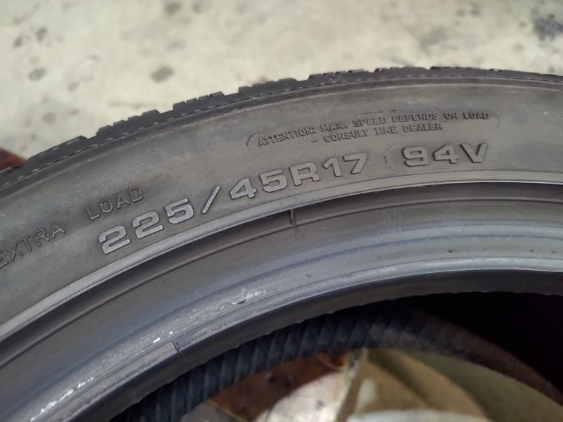 4 Gomme usate 225 45 17 Pneumatici Invernali GOODYEAR 4 Gomme usate 225 45 17 Pneumatici Invernali GOODYEAR