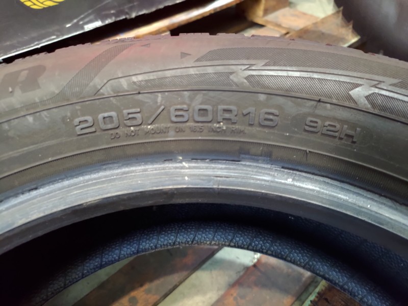 2 Gomme usate 205 60 16 Pneumatici Invernali GOODYEAR 2 Gomme usate 205 60 16 Pneumatici Invernali GOODYEAR