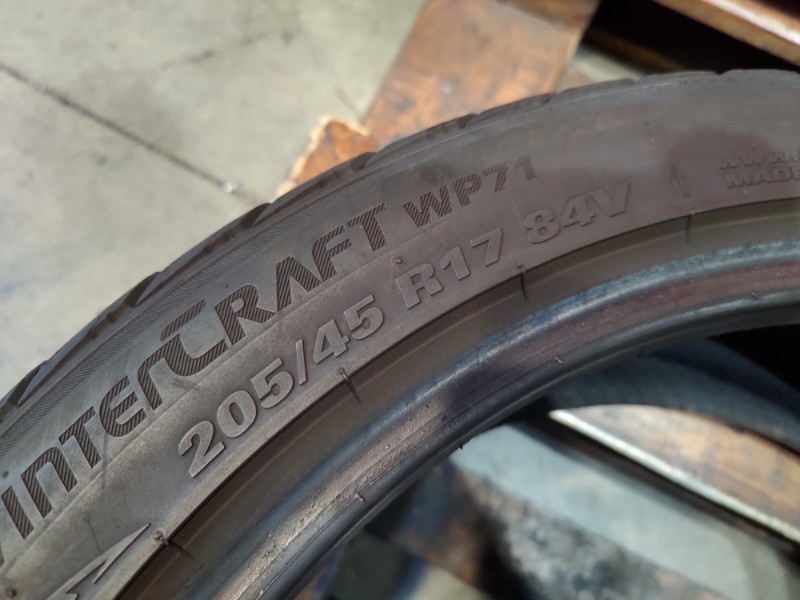 1 Gomma usata 205 45 17 Pneumatici Invernali KUMHO 1 Gomma usata 205 45 17 Pneumatici Invernali KUMHO