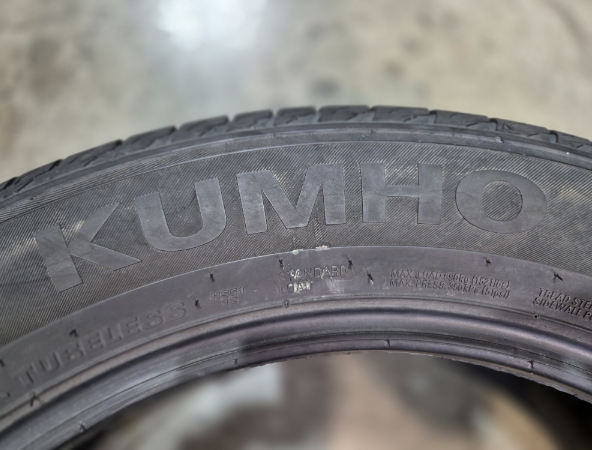 2 Gomme usate 215 55 18 Pneumatici Estivi KUMHO 2 Gomme usate 215 55 18 Pneumatici Estivi KUMHO