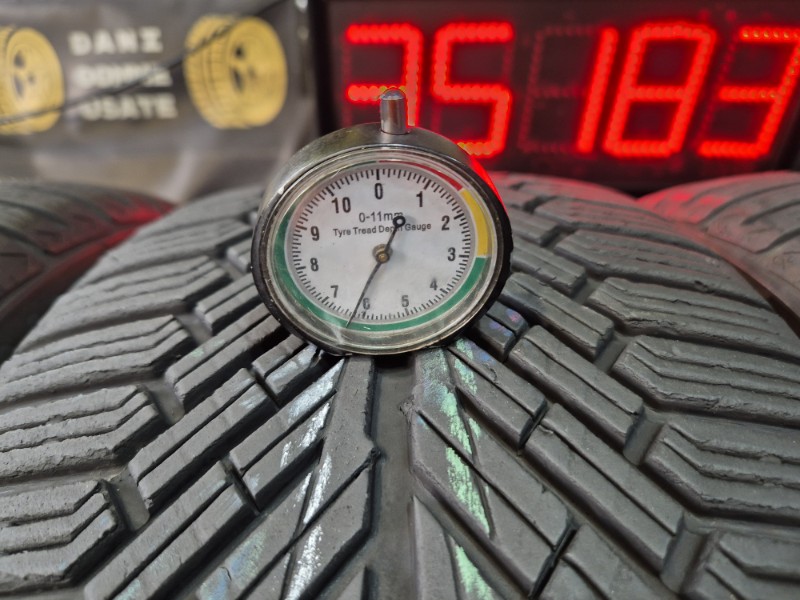 4 Gomme usate 235 45 20 Pneumatici 4 Stagioni UNIROYAL 4 Gomme usate 235 45 20 Pneumatici 4 Stagioni UNIROYAL