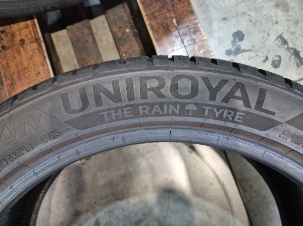 4 Gomme usate 235 45 20 Pneumatici 4 Stagioni UNIROYAL 4 Gomme usate 235 45 20 Pneumatici 4 Stagioni UNIROYAL