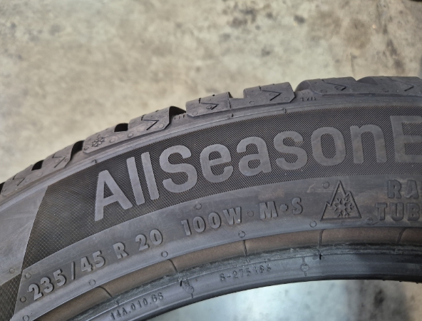 4 Gomme usate 235 45 20 Pneumatici 4 Stagioni UNIROYAL 4 Gomme usate 235 45 20 Pneumatici 4 Stagioni UNIROYAL