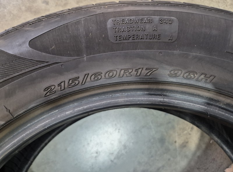 4 Gomme usate 215 60 17 Pneumatici Estivi NEXEN 4 Gomme usate 215 60 17 Pneumatici Estivi NEXEN