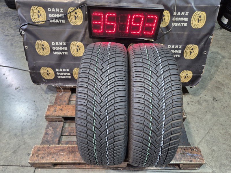 2 Gomme usate 215 60 17 Pneumatici 4 Stagioni PIRELLI 2 Gomme usate 215 60 17 Pneumatici 4 Stagioni PIRELLI