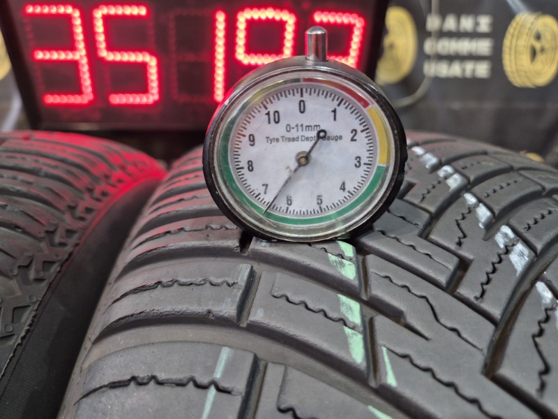 2 Gomme usate 215 60 17 Pneumatici 4 Stagioni PIRELLI 2 Gomme usate 215 60 17 Pneumatici 4 Stagioni PIRELLI