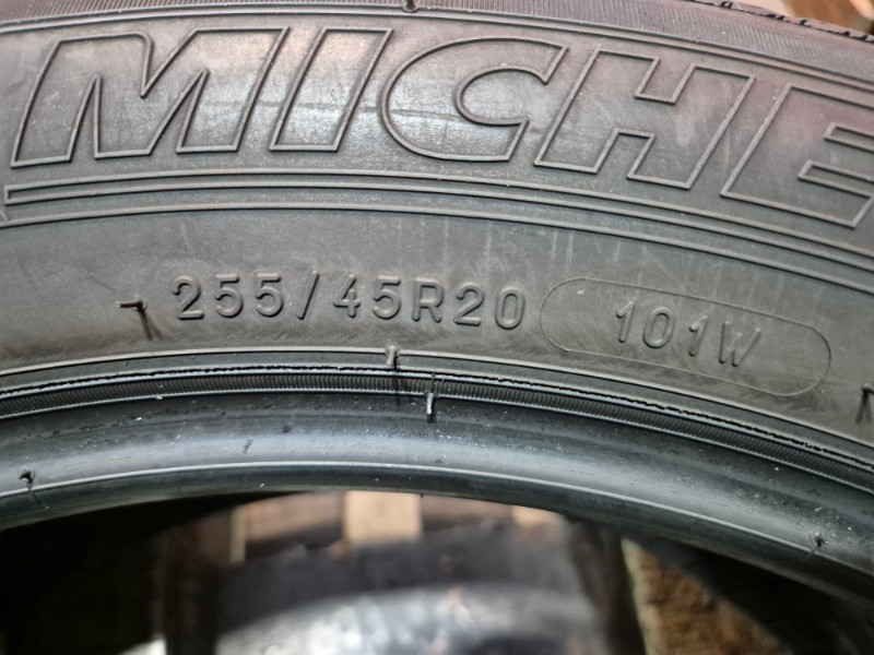 4 Gomme usate 255 45 20 Pneumatici Estivi MICHELIN 4 Gomme usate 255 45 20 Pneumatici Estivi MICHELIN