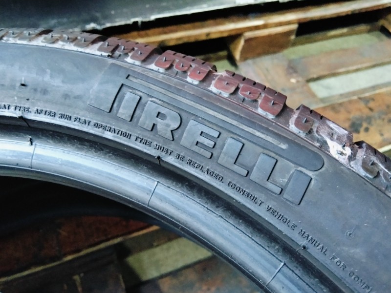 2 Gomme usate 245 35 18 RUN FLAT Pneumatici Invernali PIRELLI 2 Gomme usate 245 35 18 RUN FLAT Pneumatici Invernali PIRELLI