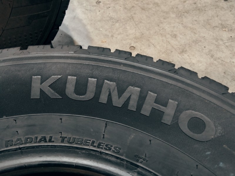 4 Gomme usate 215 75 16 C Pneumatici Invernali KUMHO 4 Gomme usate 215 75 16 C Pneumatici Invernali KUMHO