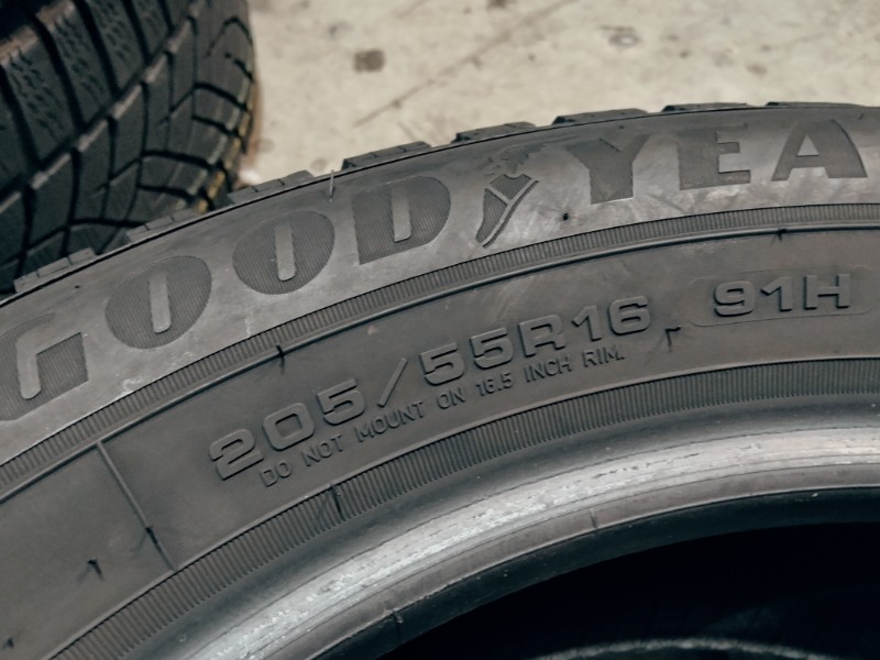4 Gomme usate 205 55 16 Pneumatici Invernali GOODYEAR 4 Gomme usate 205 55 16 Pneumatici Invernali GOODYEAR