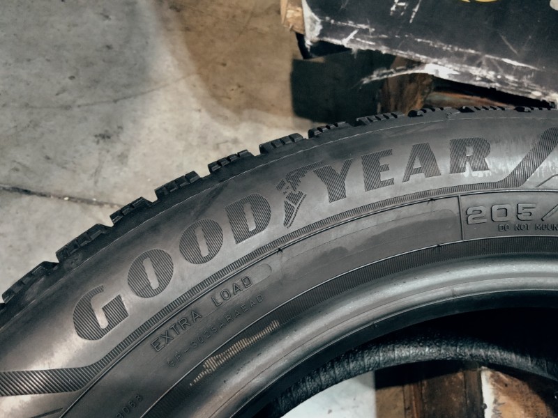 4 Gomme usate 205 55 16 Pneumatici Invernali GOODYEAR 4 Gomme usate 205 55 16 Pneumatici Invernali GOODYEAR