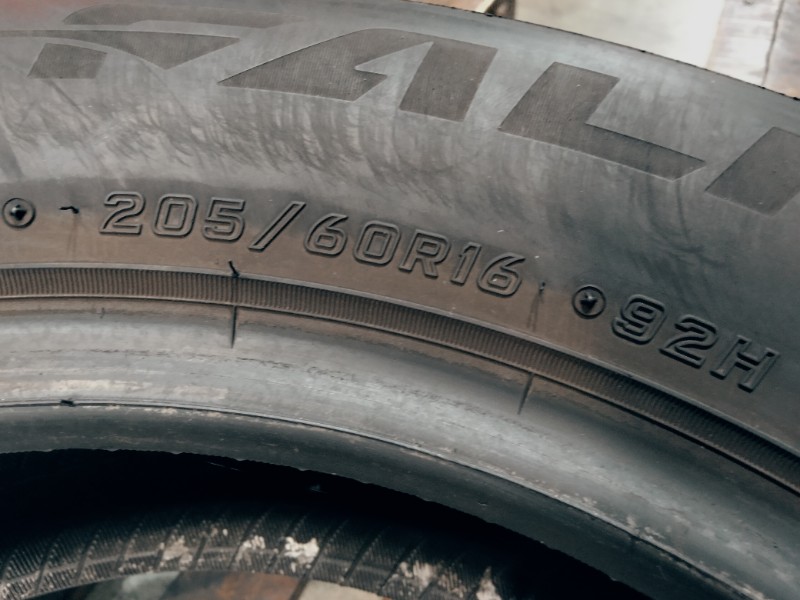 2 Gomme usate 205 60 16 Pneumatici Invernali FALKEN 2 Gomme usate 205 60 16 Pneumatici Invernali FALKEN