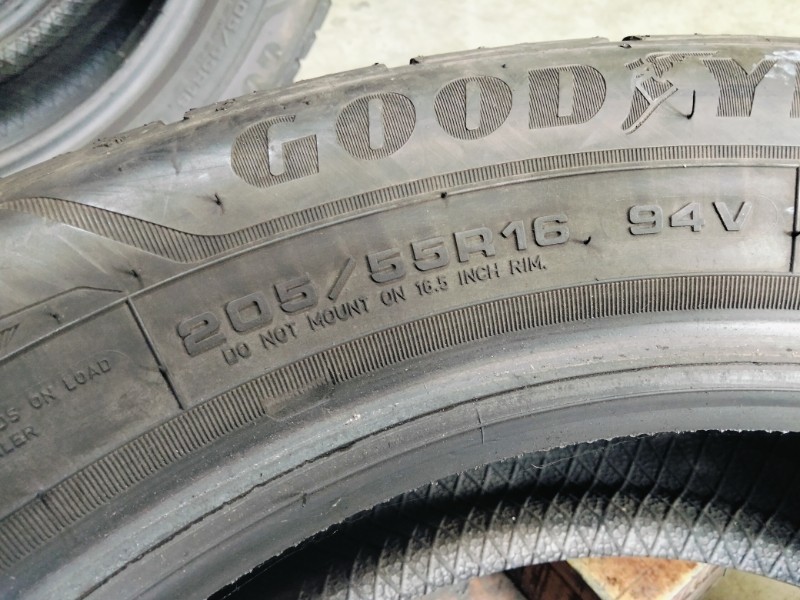 4 Gomme usate 205 55 16 Pneumatici Invernali GOODYEAR 4 Gomme usate 205 55 16 Pneumatici Invernali GOODYEAR