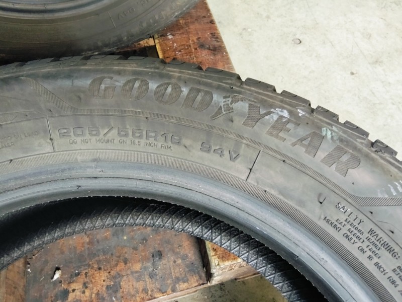 4 Gomme usate 205 55 16 Pneumatici Invernali GOODYEAR 4 Gomme usate 205 55 16 Pneumatici Invernali GOODYEAR