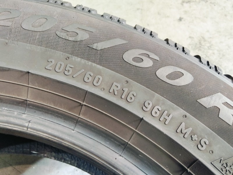 4 Gomme usate 205 60 16 Pneumatici Invernali PIRELLI 4 Gomme usate 205 60 16 Pneumatici Invernali PIRELLI
