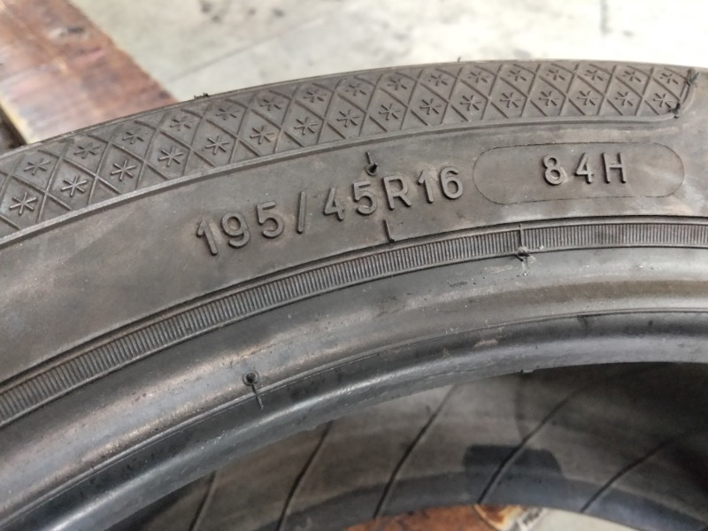 4 Gomme usate 195 45 16 Pneumatici Invernali KLEBER 4 Gomme usate 195 45 16 Pneumatici Invernali KLEBER