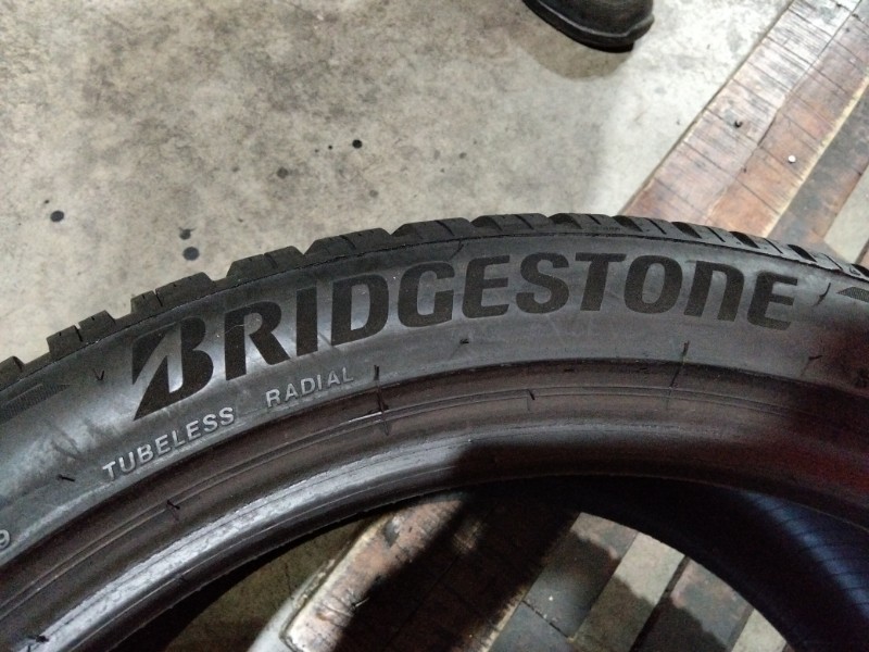2 Gomme usate 285 40 21 Pneumatici Invernali BRIDGESTONE 2 Gomme usate 285 40 21 Pneumatici Invernali BRIDGESTONE
