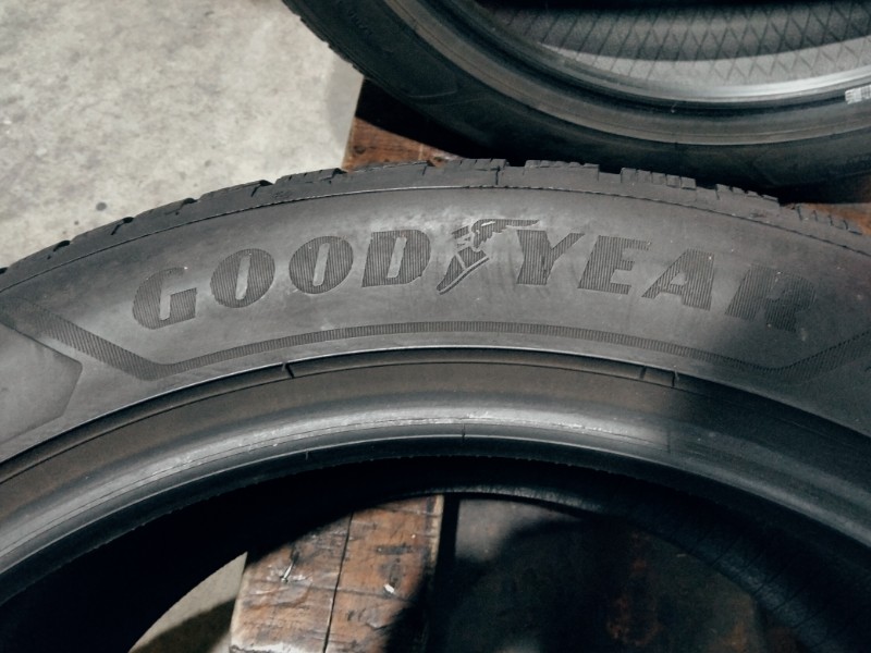 4 Gomme usate 255 45 19 Pneumatici Invernali GOODYEAR 4 Gomme usate 255 45 19 Pneumatici Invernali GOODYEAR