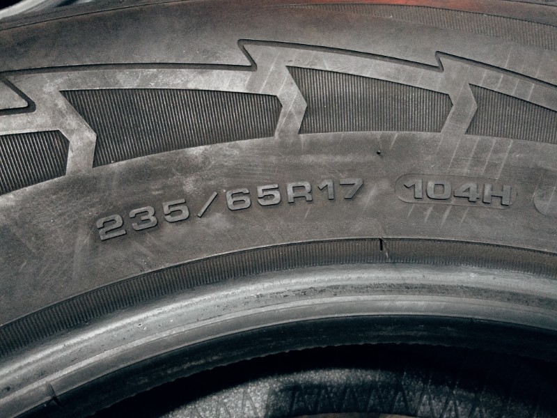 4 Gomme usate 235 65 17 Pneumatici Invernali GOODYEAR 4 Gomme usate 235 65 17 Pneumatici Invernali GOODYEAR