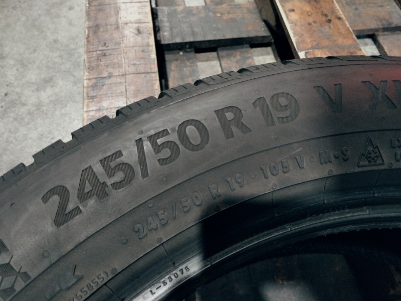 4 Gomme usate 245 50 19 Pneumatici Invernali CONTINENTAL 4 Gomme usate 245 50 19 Pneumatici Invernali CONTINENTAL