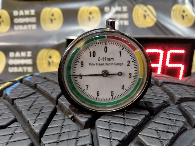 4 Gomme usate 255 40 21 Pneumatici Invernali PIRELLI 4 Gomme usate 255 40 21 Pneumatici Invernali PIRELLI