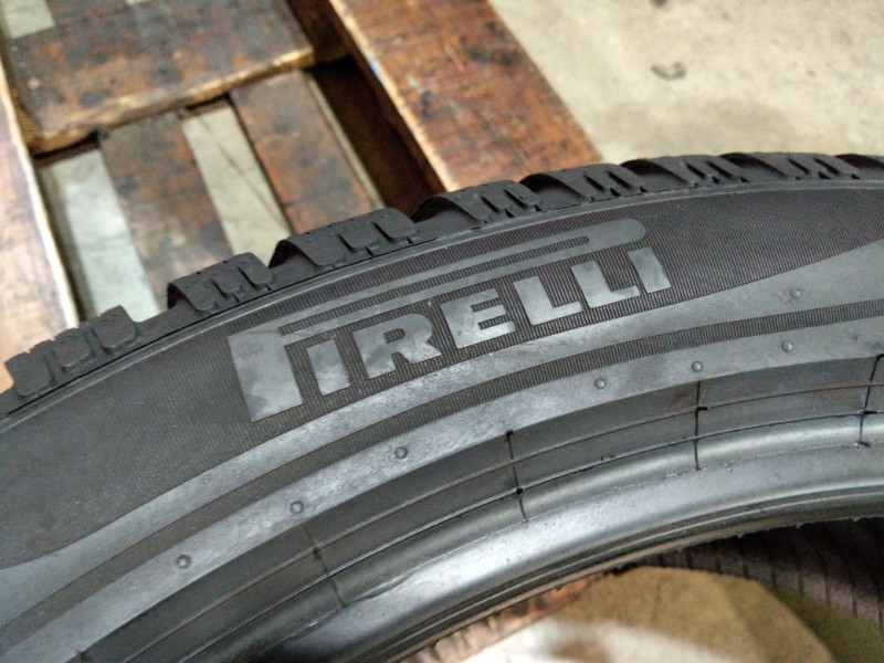 4 Gomme usate 255 40 21 Pneumatici Invernali PIRELLI 4 Gomme usate 255 40 21 Pneumatici Invernali PIRELLI