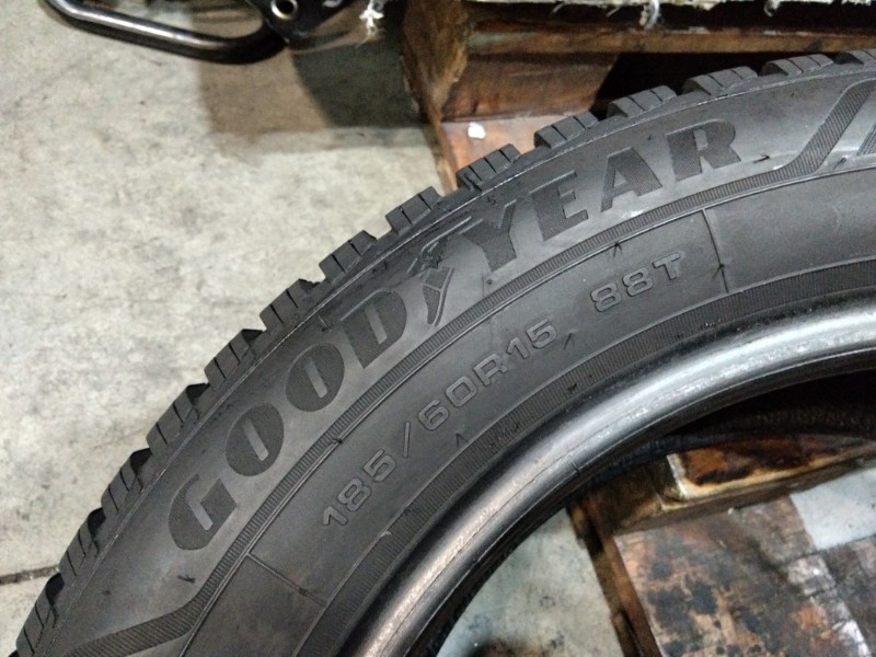 4 Gomme usate 185 60 15 Pneumatici Invernali GOODYEAR 4 Gomme usate 185 60 15 Pneumatici Invernali GOODYEAR
