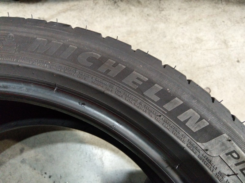 4 Gomme usate 235 45 19 Pneumatici Estivi MICHELIN 4 Gomme usate 235 45 19 Pneumatici Estivi MICHELIN