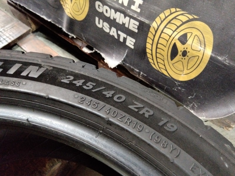 2 Gomme usate 245 40 19 e 2 Gomme usate 275 35 19 Pneumatici Estivi MICHELIN 2 Gomme usate 245 40 19 e 2 Gomme usate 275 35 19 Pneumatici Estivi MICHELIN