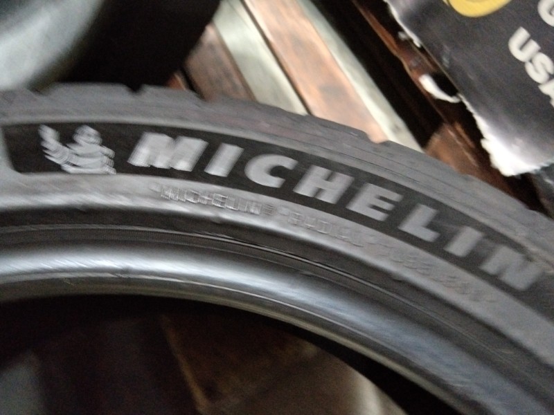 2 Gomme usate 245 40 19 e 2 Gomme usate 275 35 19 Pneumatici Estivi MICHELIN 2 Gomme usate 245 40 19 e 2 Gomme usate 275 35 19 Pneumatici Estivi MICHELIN