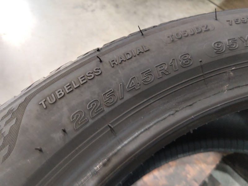 1 Gomma usata 225 45 18 Pneumatici Estivi BRIDGESTONE 1 Gomma usata 225 45 18 Pneumatici Estivi BRIDGESTONE