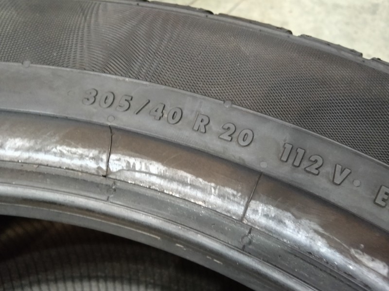 2 Gomme usate 275 45 20 e 2 Gomme usate 305 40 20 Pneumatici Invernali CONTINENTAL 2 Gomme usate 275 45 20 e 2 Gomme usate 305 40 20 Pneumatici Invernali CONTINENTAL