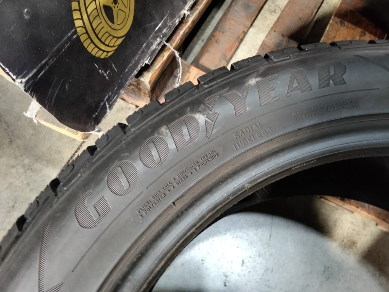 4 Gomme usate 275 45 21 Pneumatici Invernali GOODYEAR 4 Gomme usate 275 45 21 Pneumatici Invernali GOODYEAR