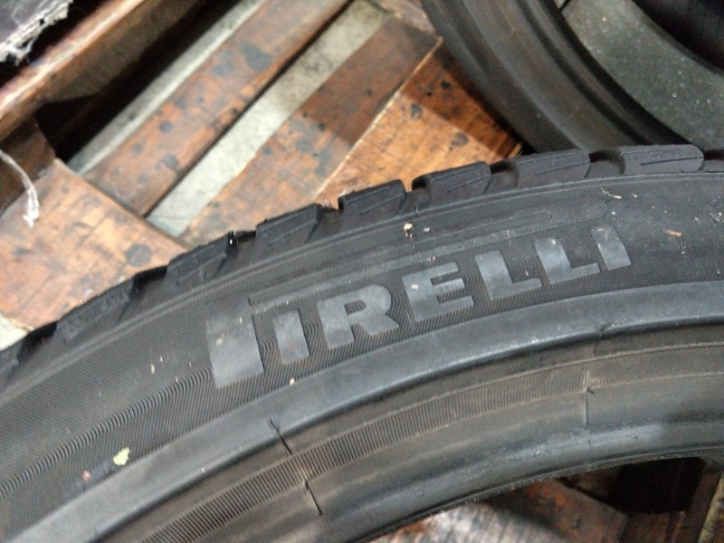 4 Gomme usate 255 40 20 Pneumatici Invernali PIRELLI 4 Gomme usate 255 40 20 Pneumatici Invernali PIRELLI