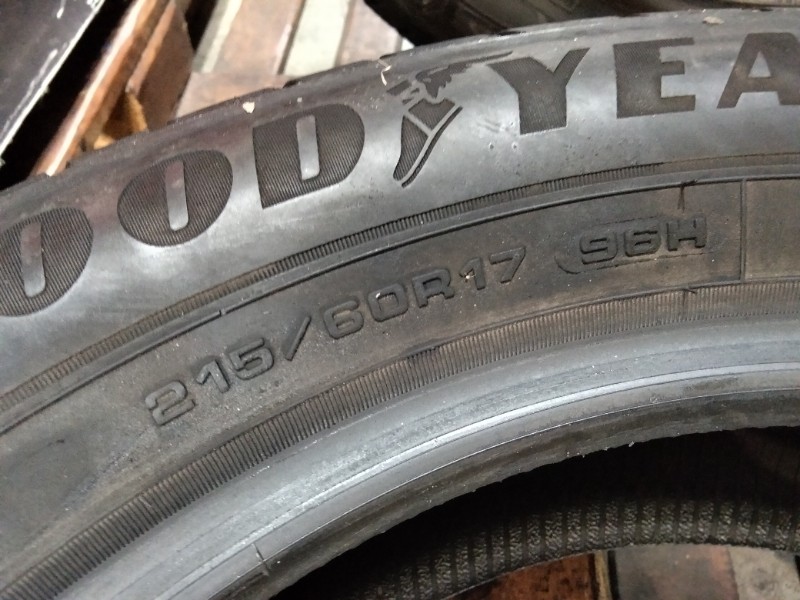 4 Gomme usate 215 60 17 Pneumatici Invernali GOODYEAR 4 Gomme usate 215 60 17 Pneumatici Invernali GOODYEAR
