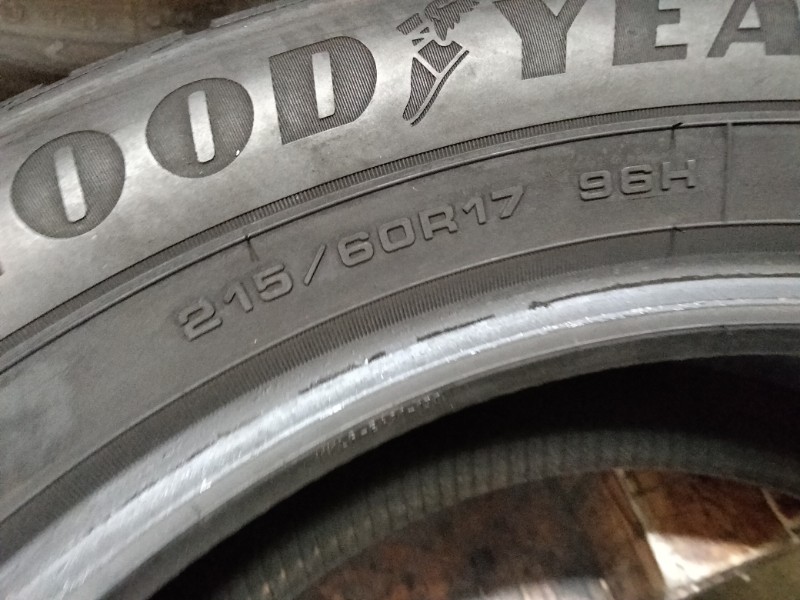 4 Gomme usate 215 60 17 Pneumatici Invernali GOODYEAR 4 Gomme usate 215 60 17 Pneumatici Invernali GOODYEAR