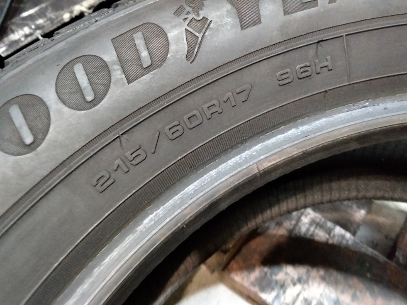 4 Gomme usate 215 60 17 Pneumatici Invernali GOODYEAR 4 Gomme usate 215 60 17 Pneumatici Invernali GOODYEAR
