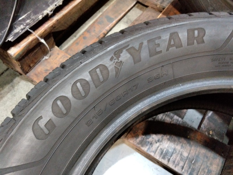 4 Gomme usate 215 60 17 Pneumatici Invernali GOODYEAR 4 Gomme usate 215 60 17 Pneumatici Invernali GOODYEAR