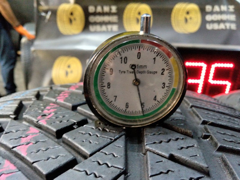 4 Gomme usate 255 45 20 Pneumatici Invernali CONTINENTAL 4 Gomme usate 255 45 20 Pneumatici Invernali CONTINENTAL
