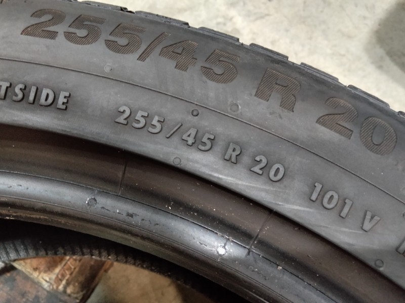 4 Gomme usate 255 45 20 Pneumatici Invernali CONTINENTAL 4 Gomme usate 255 45 20 Pneumatici Invernali CONTINENTAL