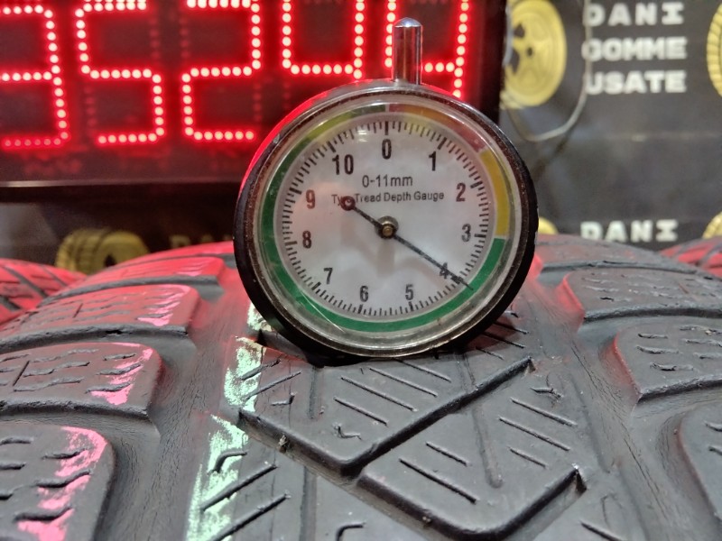 4 Gomme usate 215 45 17 Pneumatici Invernali PIRELLI 4 Gomme usate 215 45 17 Pneumatici Invernali PIRELLI