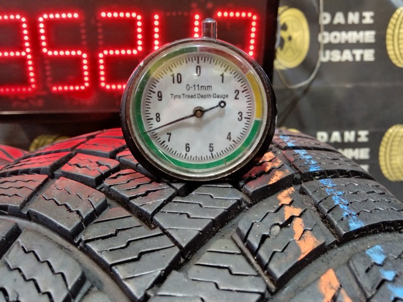 2 Gomme usate 205 55 17 Pneumatici Invernali BARUM 2 Gomme usate 205 55 17 Pneumatici Invernali BARUM