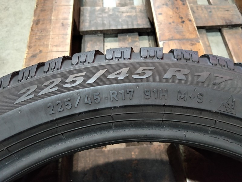 4 Gomme usate 225 45 17 Pneumatici Invernali PIRELLI 4 Gomme usate 225 45 17 Pneumatici Invernali PIRELLI