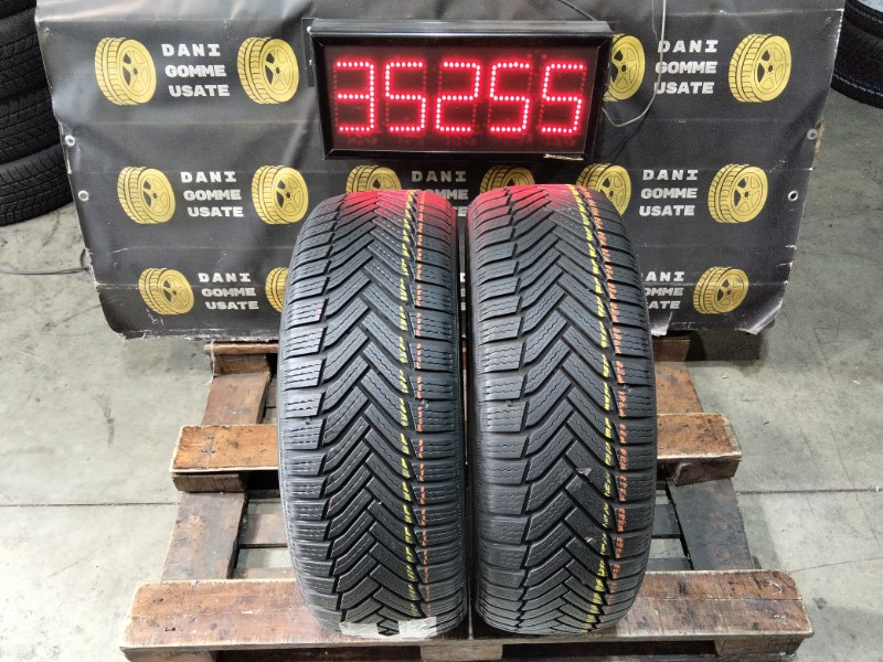 2 Gomme usate 215 55 17 Pneumatici Invernali MICHELIN 2 Gomme usate 215 55 17 Pneumatici Invernali MICHELIN