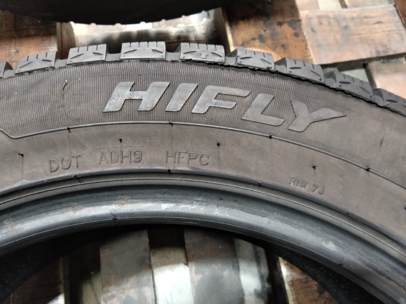 2 Gomme usate 215 55 17 Pneumatici Invernali HIFLY 2 Gomme usate 215 55 17 Pneumatici Invernali HIFLY